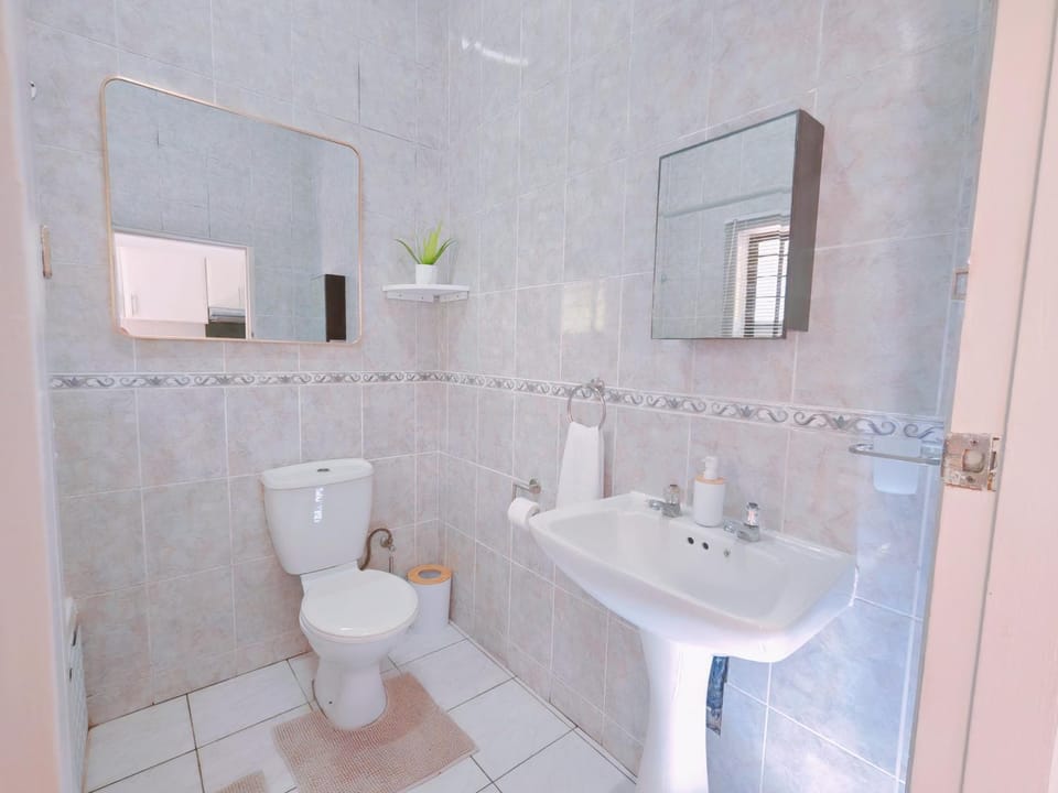 Toilet, Bathroom, towels