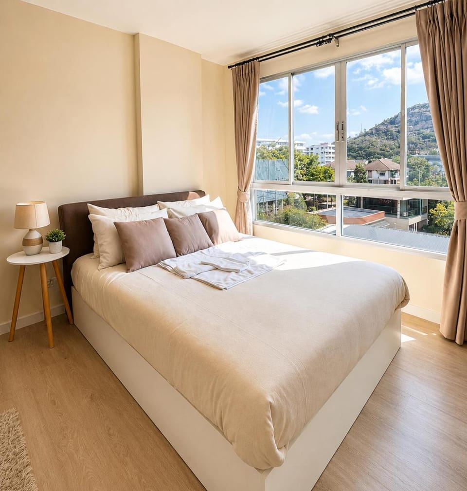 Luxury Condo Near Beach Pool & Gym Apartment in Nong Kae