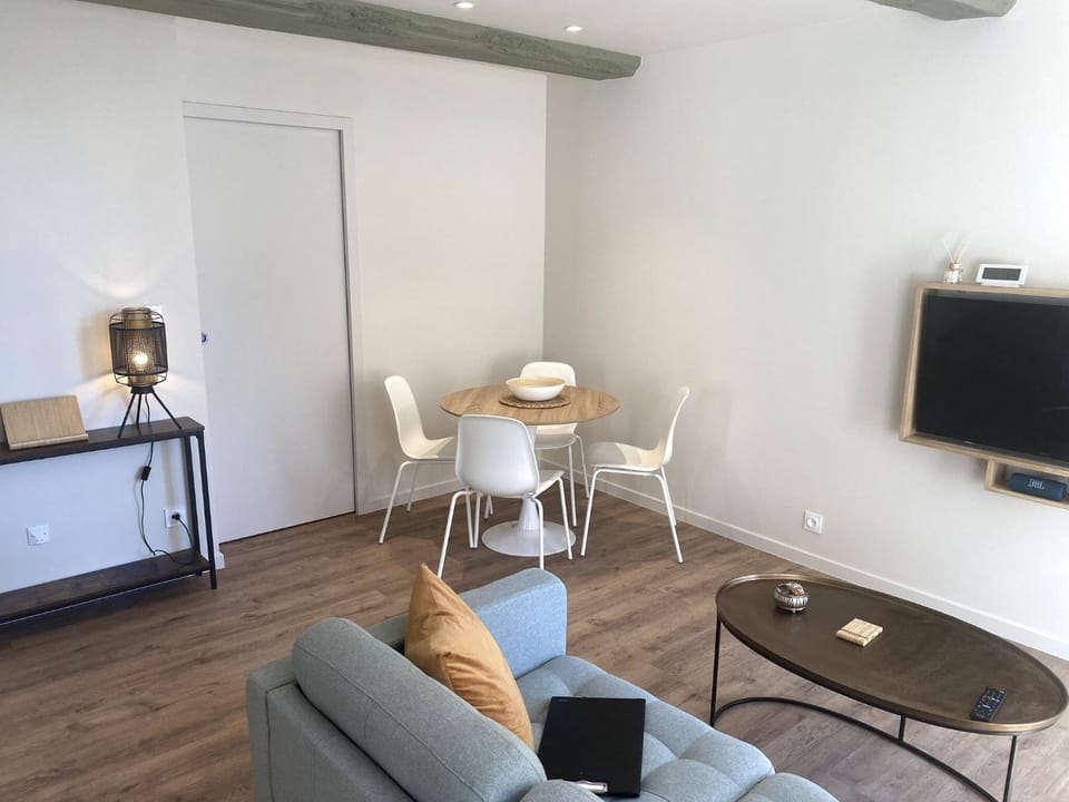 Communal lounge/ TV room, Living room
