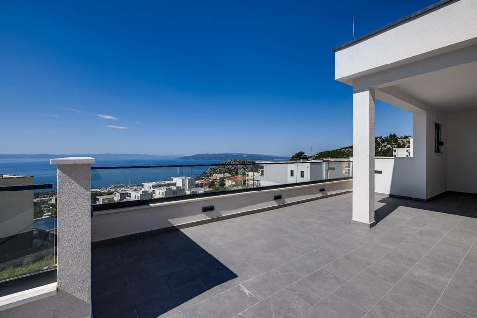 Property building, Day, Natural landscape, View (from property/room), Balcony/Terrace, Sea view