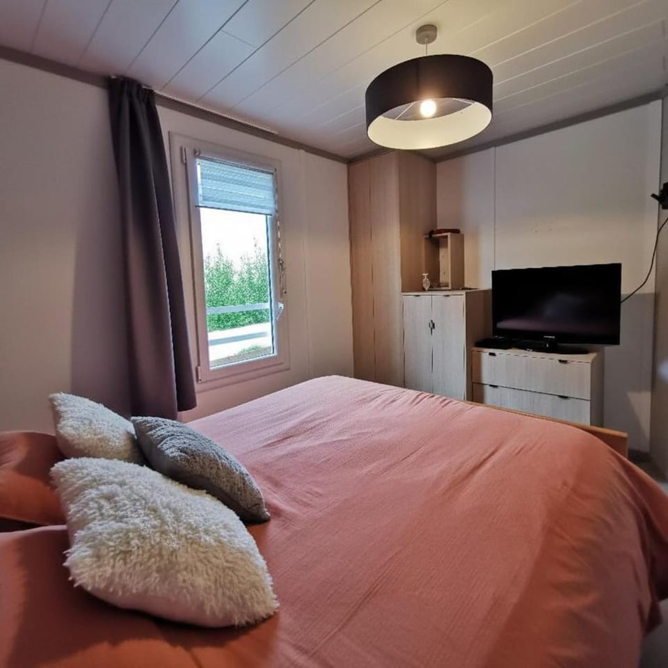 Chalet in Pont L'Abbé near Ile Tudy Chalet in Pont-l'Abbé