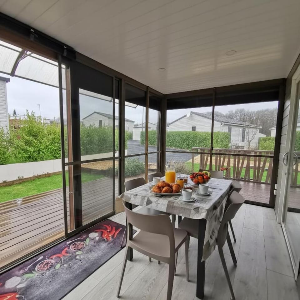 Chalet in Pont L'Abbé near Ile Tudy Chalet in Pont-l'Abbé