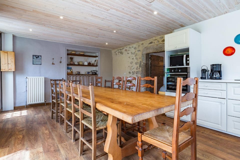 Property building, Kitchen or kitchenette, Living room