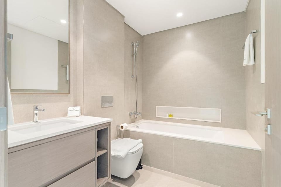FIRST CLASS 2BR Steps to Burj & Dubai Mall Apartment in Dubai