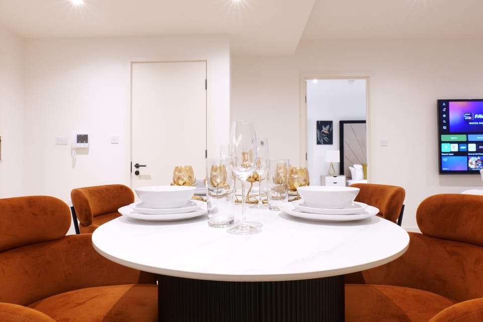 Seating area, Dining area