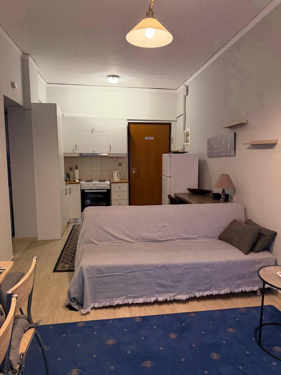 Living room, Photo of the whole room