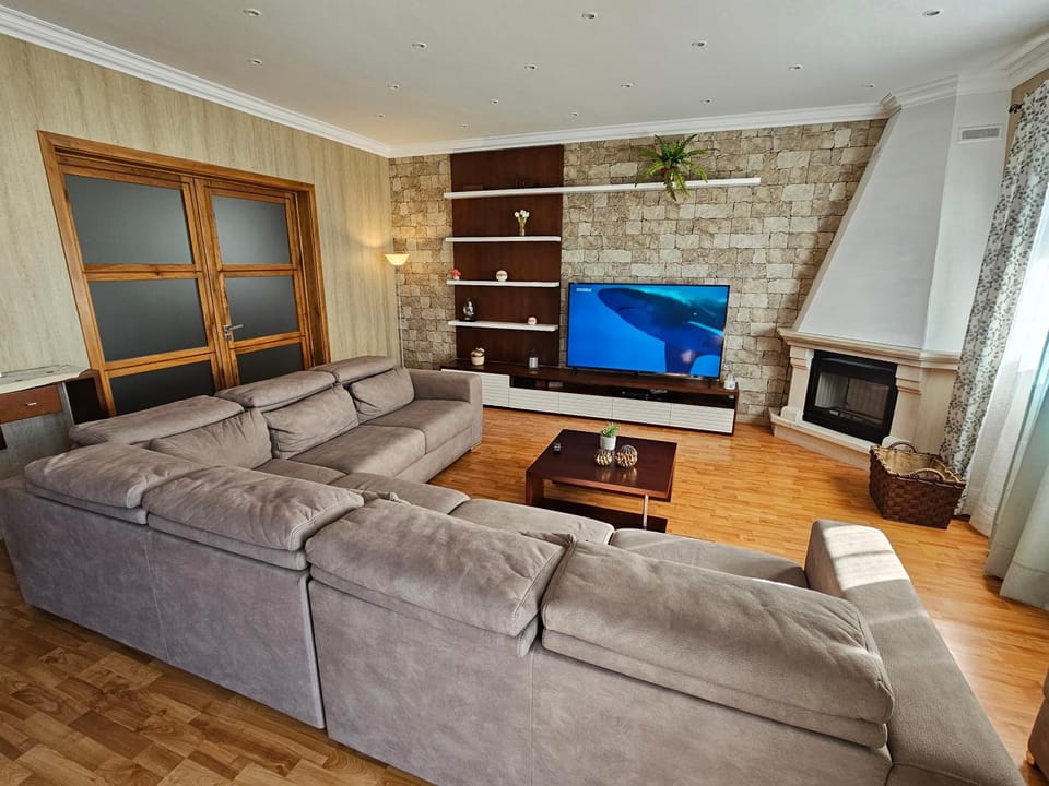 Communal lounge/ TV room, Living room