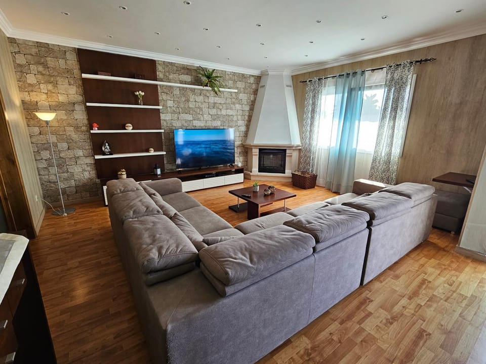 Communal lounge/ TV room, TV and multimedia, Living room