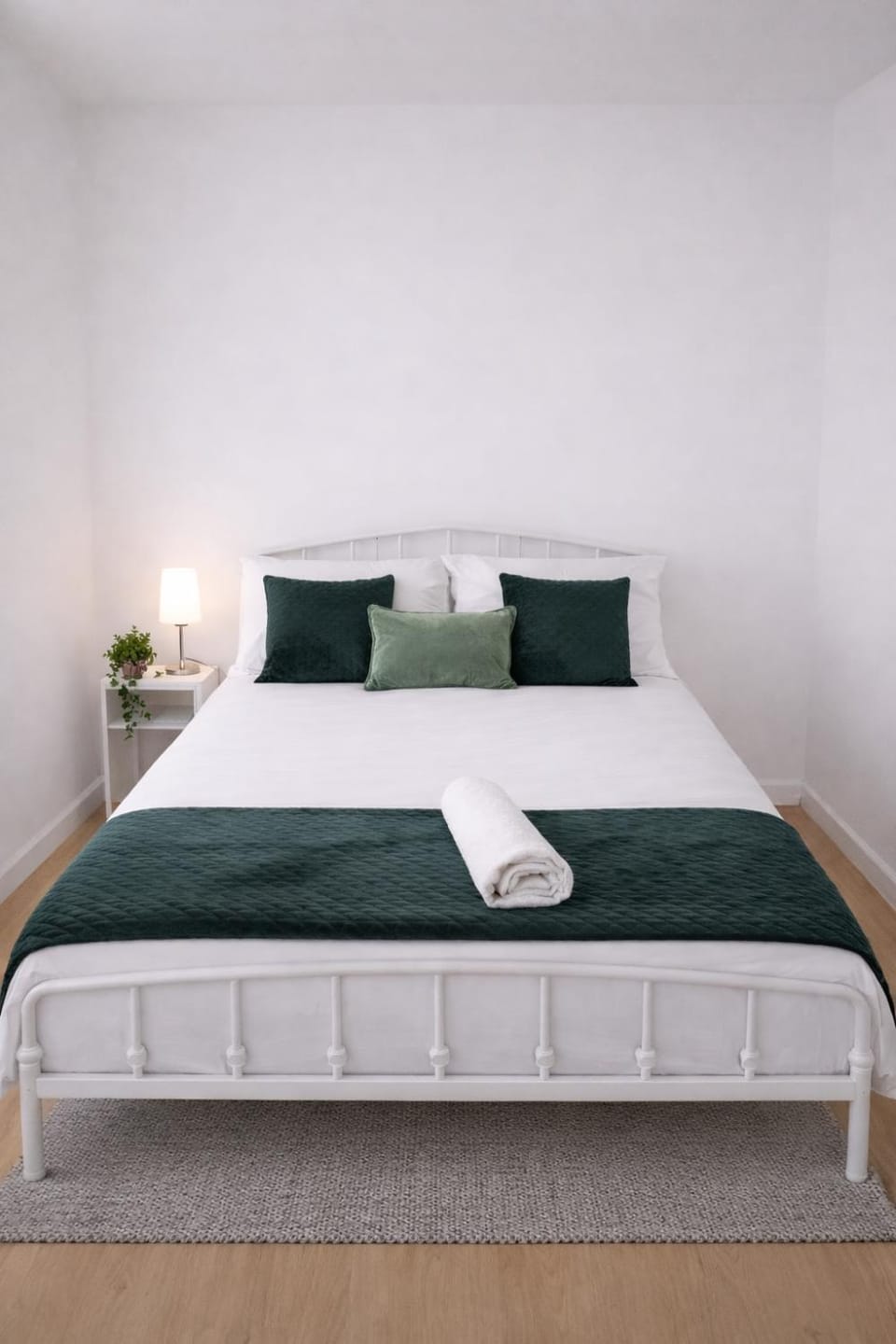 Spacious 4BR House with Gated Parking Near Tube Apartment in London
