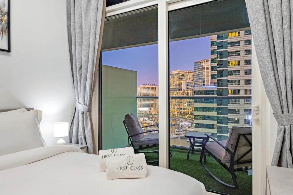 FIRST CLASS 1BR Walk to Dubai Mall Canal Views Apartment in Dubai
