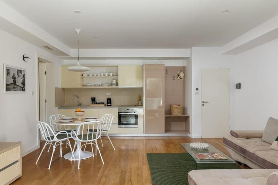 Dining area, kitchen
