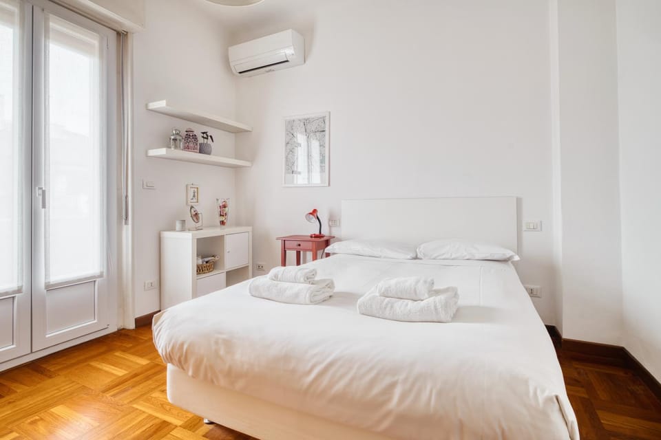 Bed, Photo of the whole room, Bedroom, towels, wardrobe, air conditioner