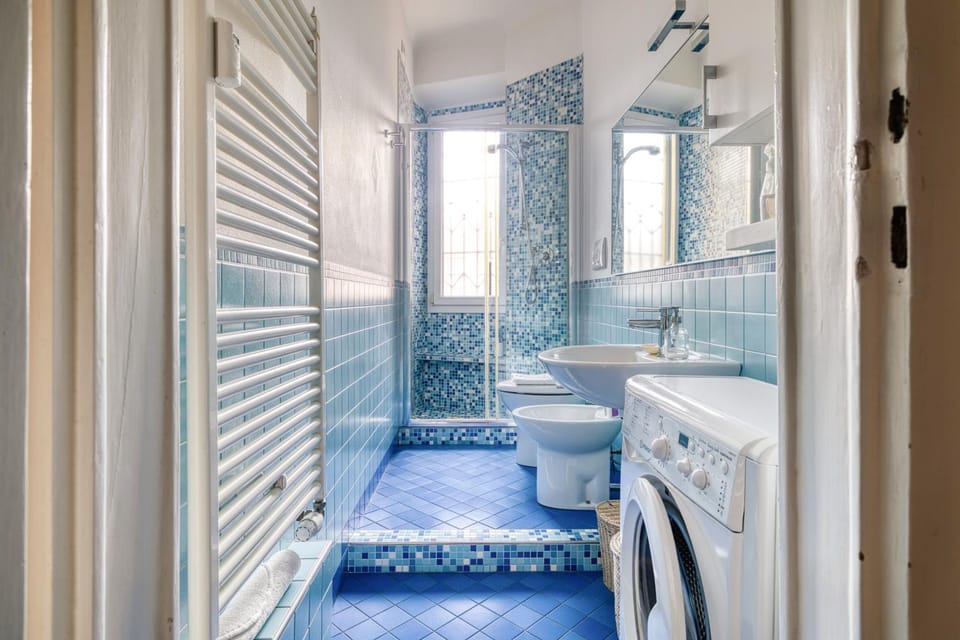 Bathroom, towels, washing machine