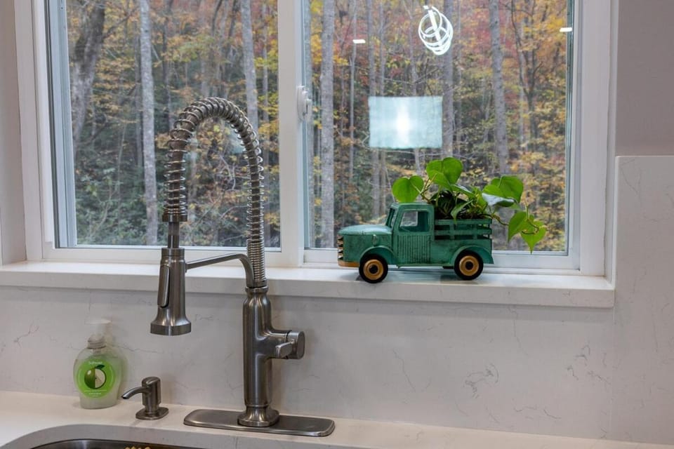 Creek side Mountain Perfect for Families Villa in Mills River