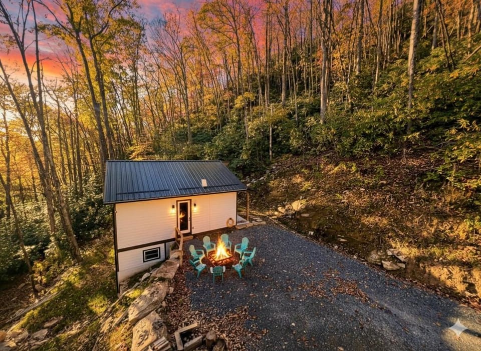 Creek side Mountain Perfect for Families Villa in Mills River