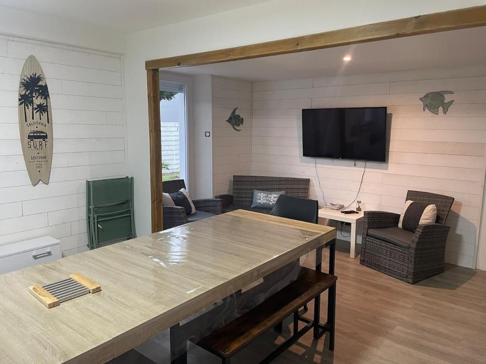 Maison avec Salle Cinéma, à pieds des commerces Villa in Arradon