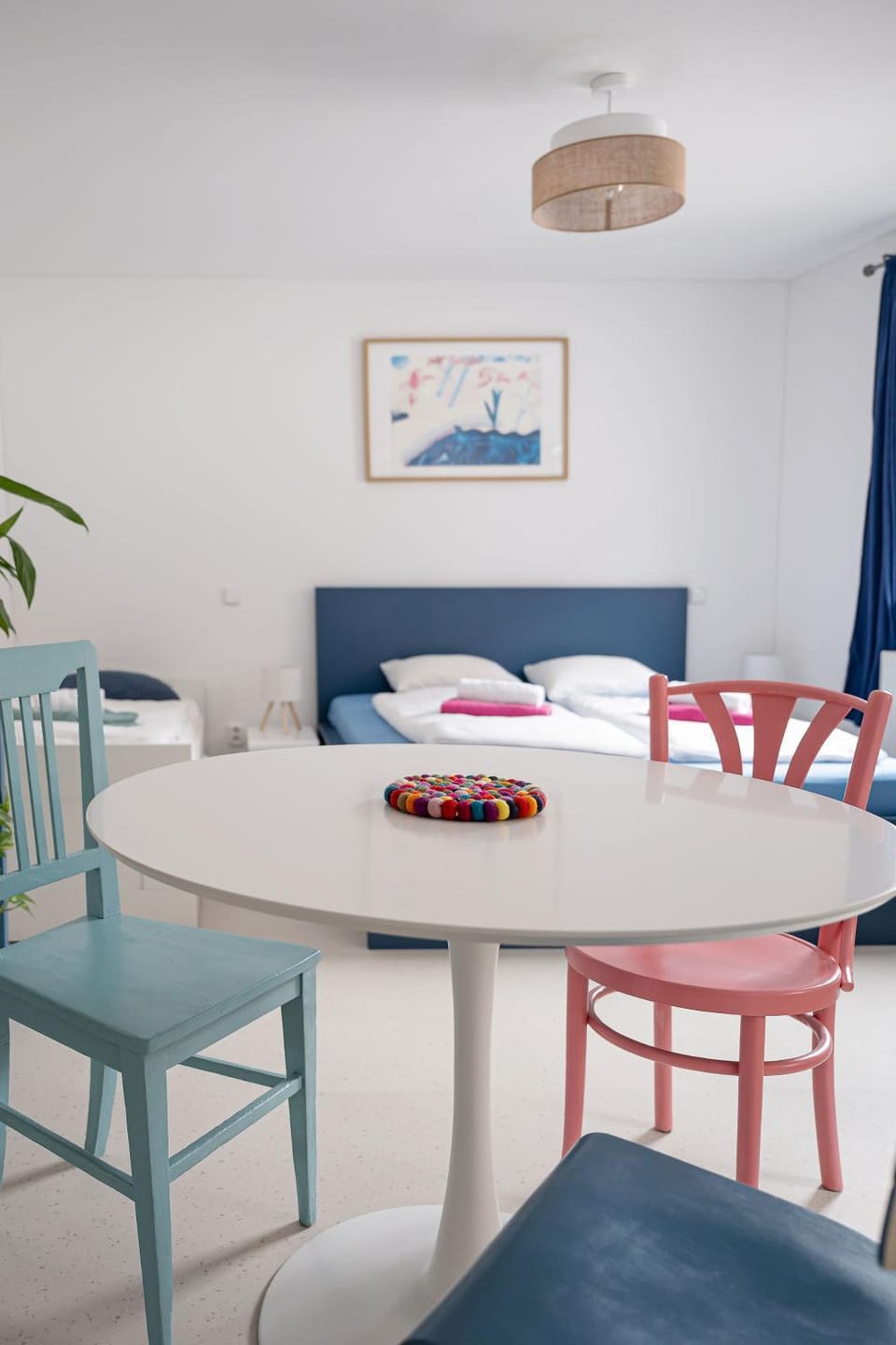 Bed, Dining area