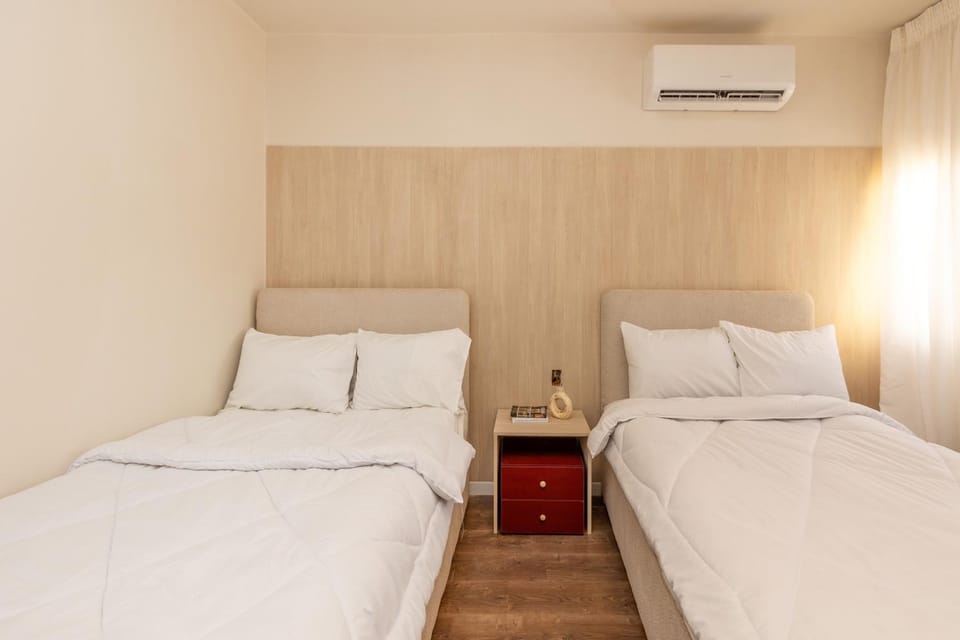 Bed, Photo of the whole room, Bedroom, air conditioner