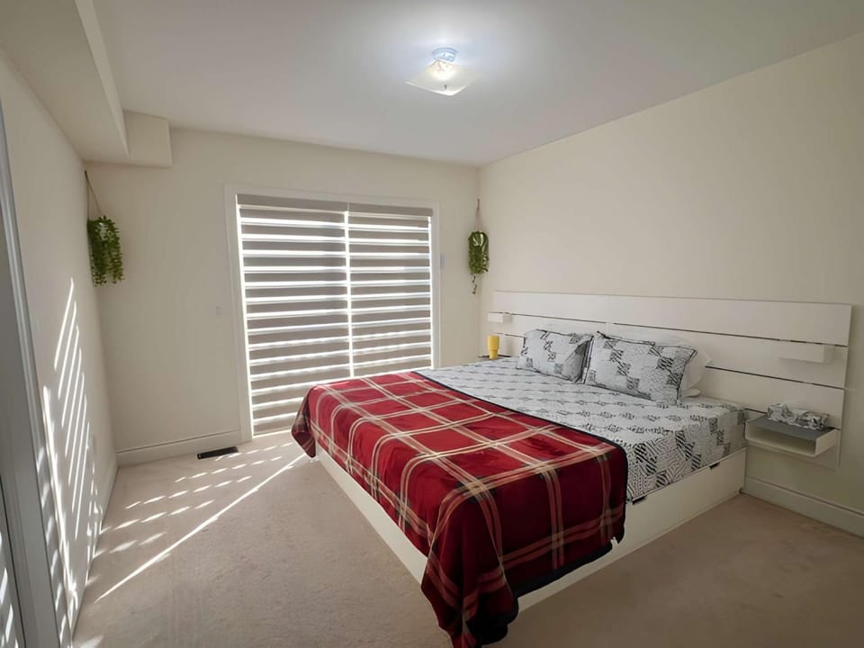 Modern 4Bedroom Retreat I 2Car Parking I Steps from the Ajax Waterfront House in Ajax