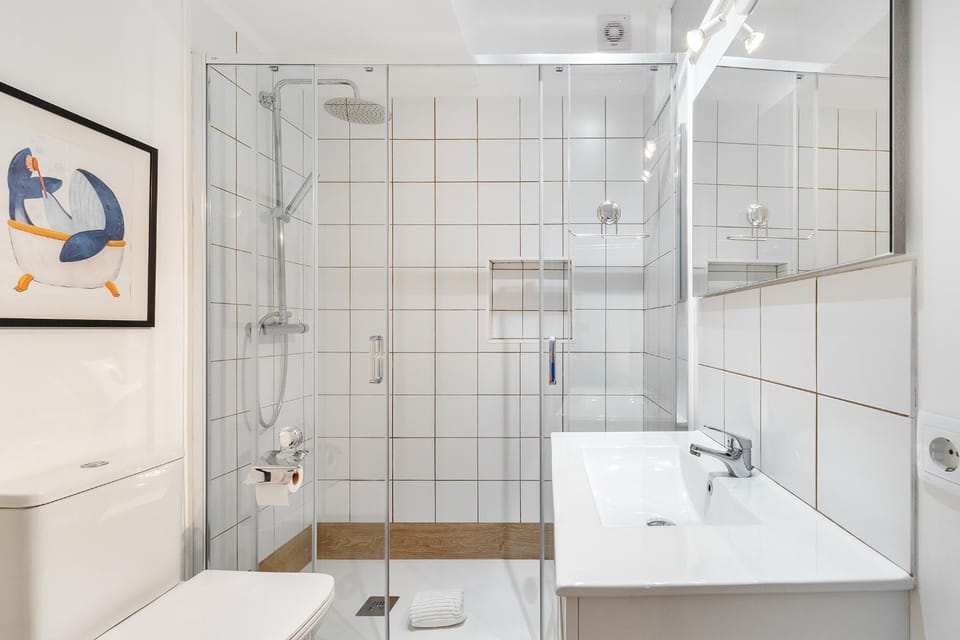 Shower, Toilet, Bathroom