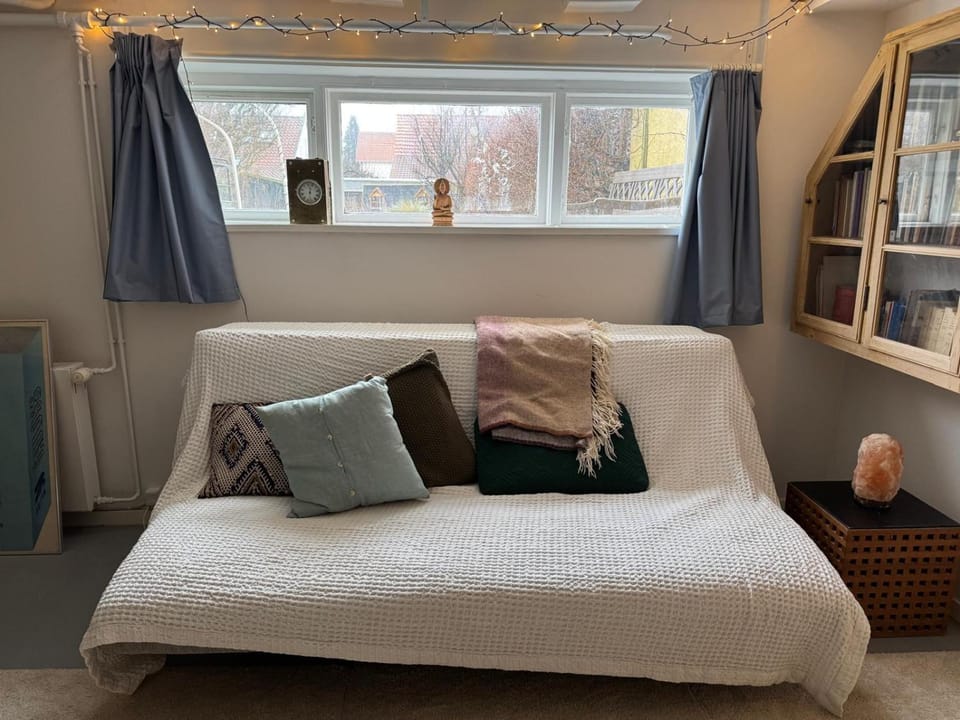 Cozy and Spacious Guest House, Virum Bed and Breakfast in Zealand