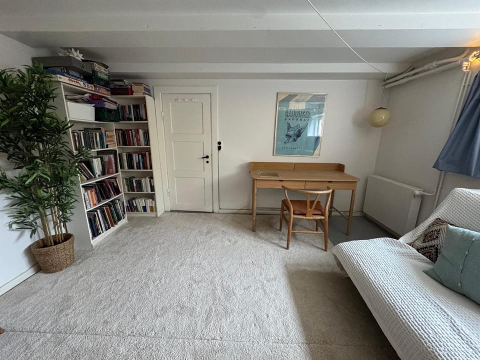 Cozy and Spacious Guest House, Virum Bed and Breakfast in Zealand