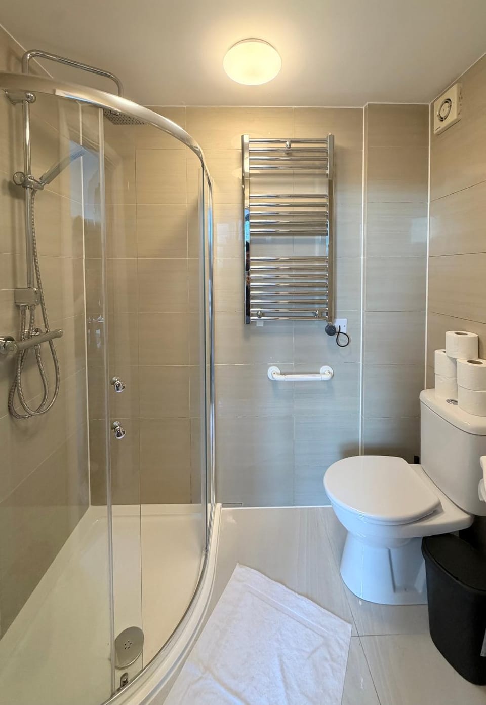 Studio Next to Golders Green Station Apartment in London Borough of Camden