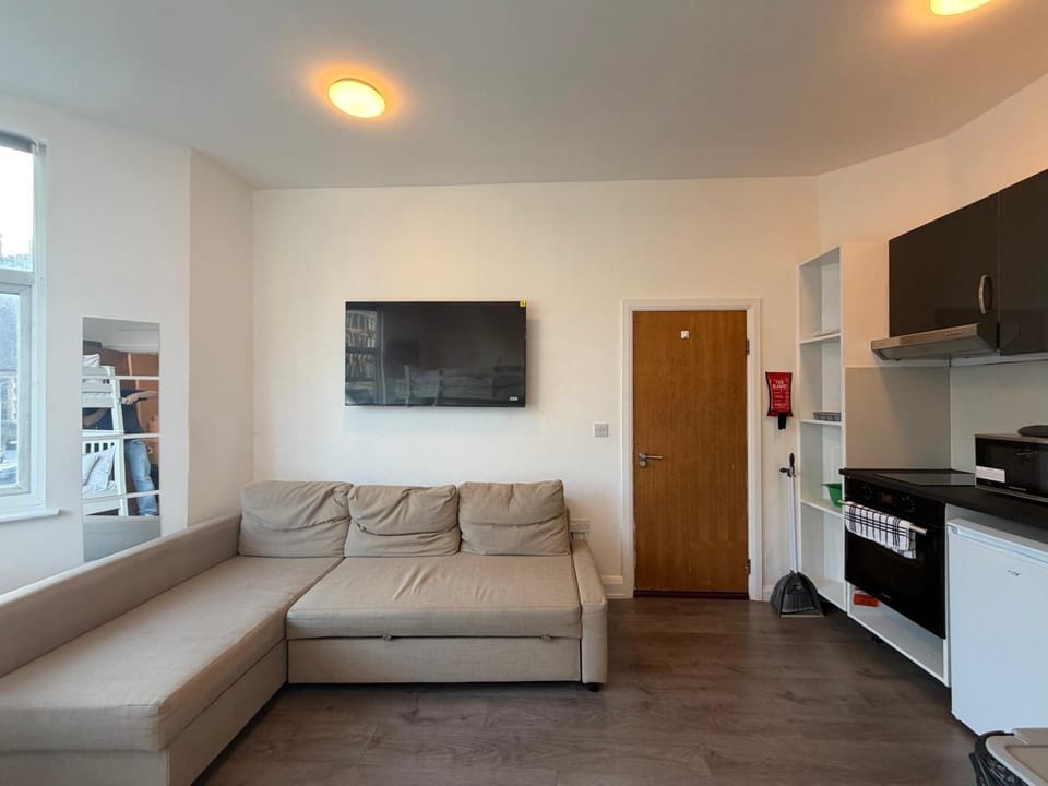 Studio Next to Golders Green Station Apartment in London Borough of Camden