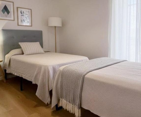 Urban Arniches, junto a Plaza Mayor Bed and Breakfast in Centro