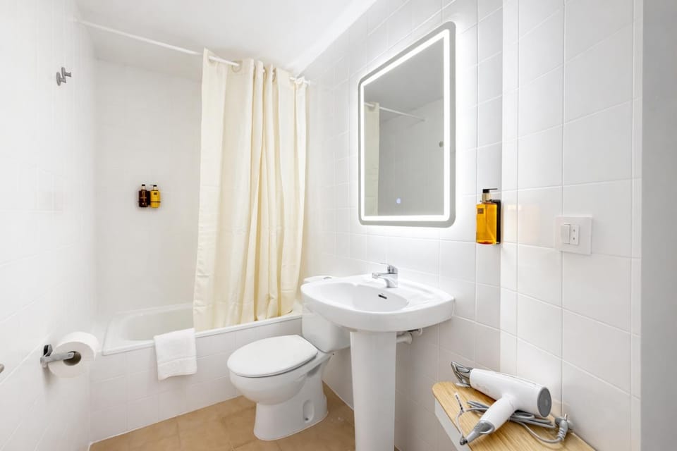 Bathroom, towels
