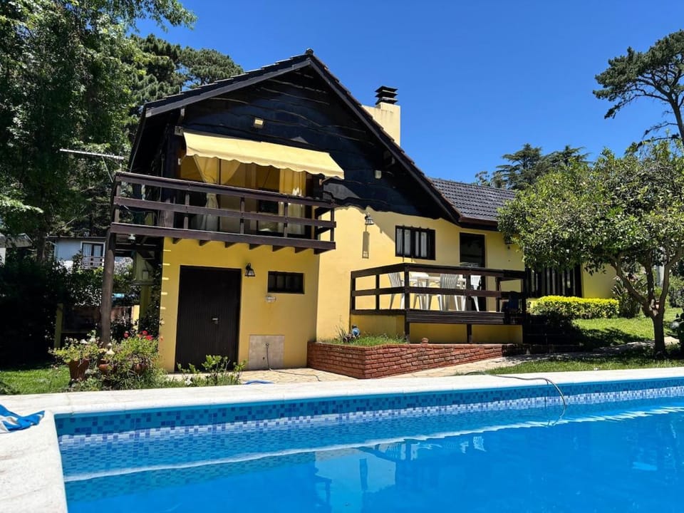 Casa con Pileta & Parque Gigante en la Naturaleza House in Sierra de los Padres