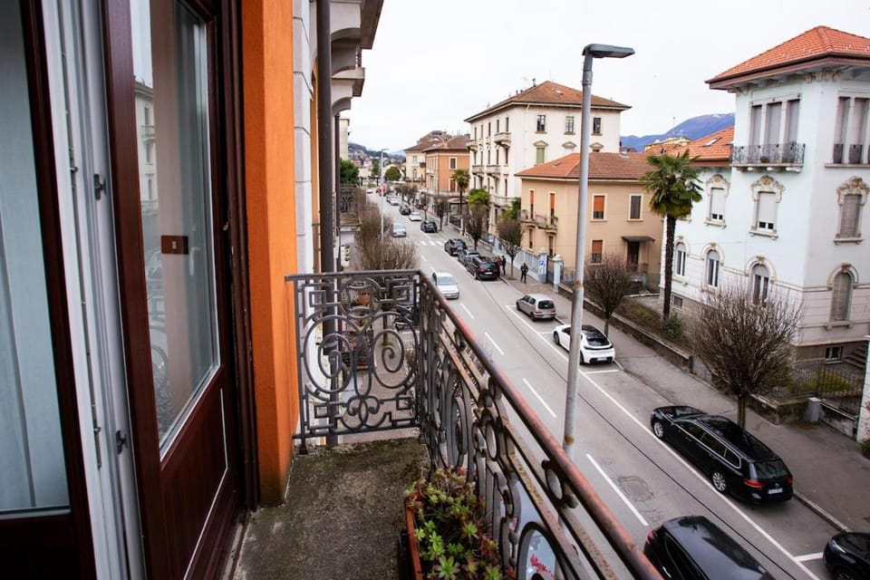 Property building, Balcony/Terrace, Balcony/Terrace, Street view, Street view