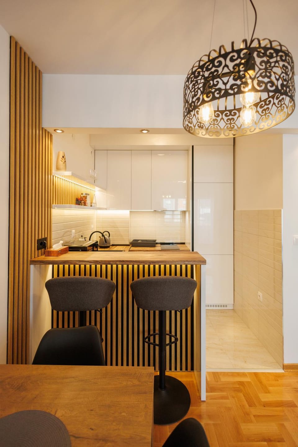 Kitchen or kitchenette, Dining area