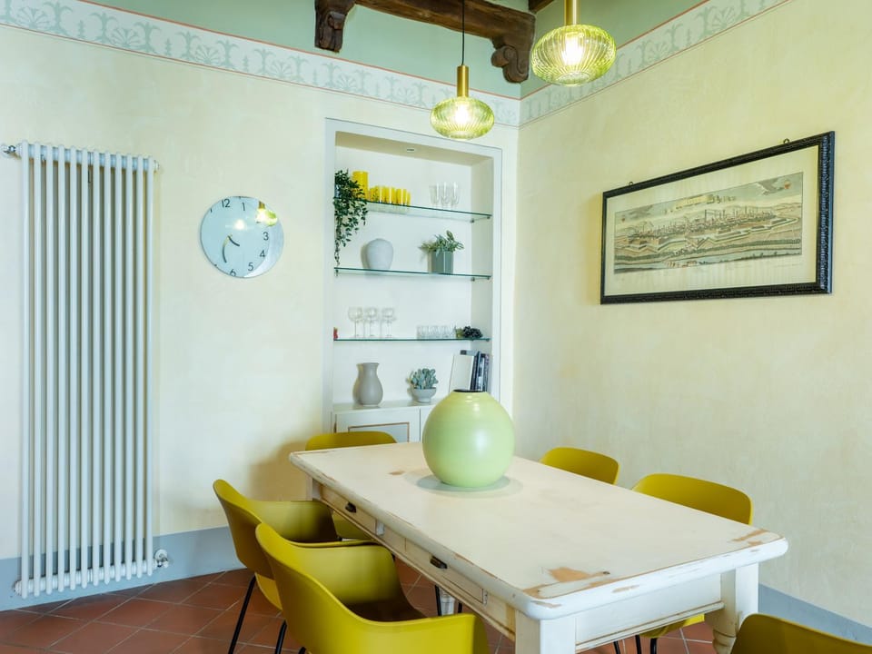 Kitchen or kitchenette, Seating area, Dining area, internet