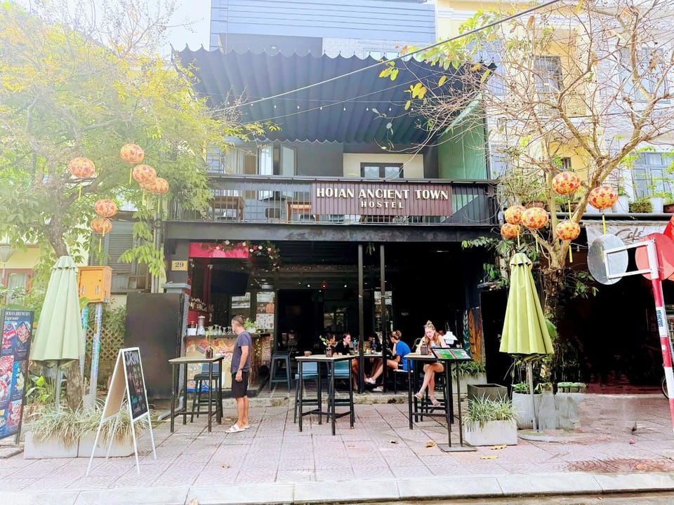 Property building, Restaurant/places to eat, Breakfast