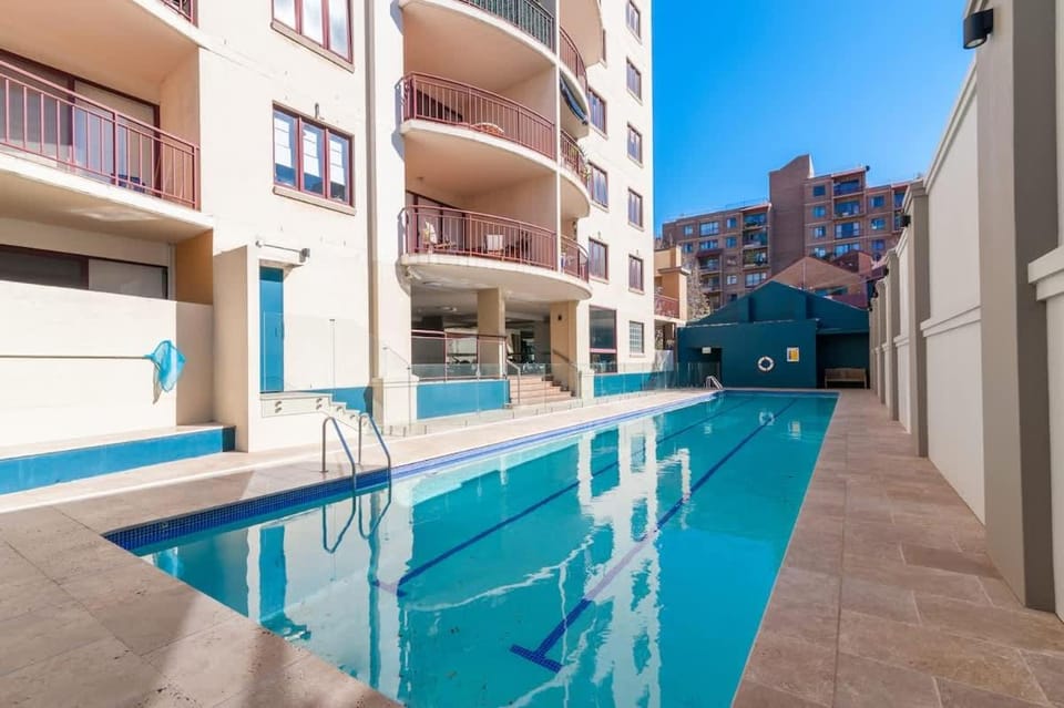 Property building, Day, Swimming pool