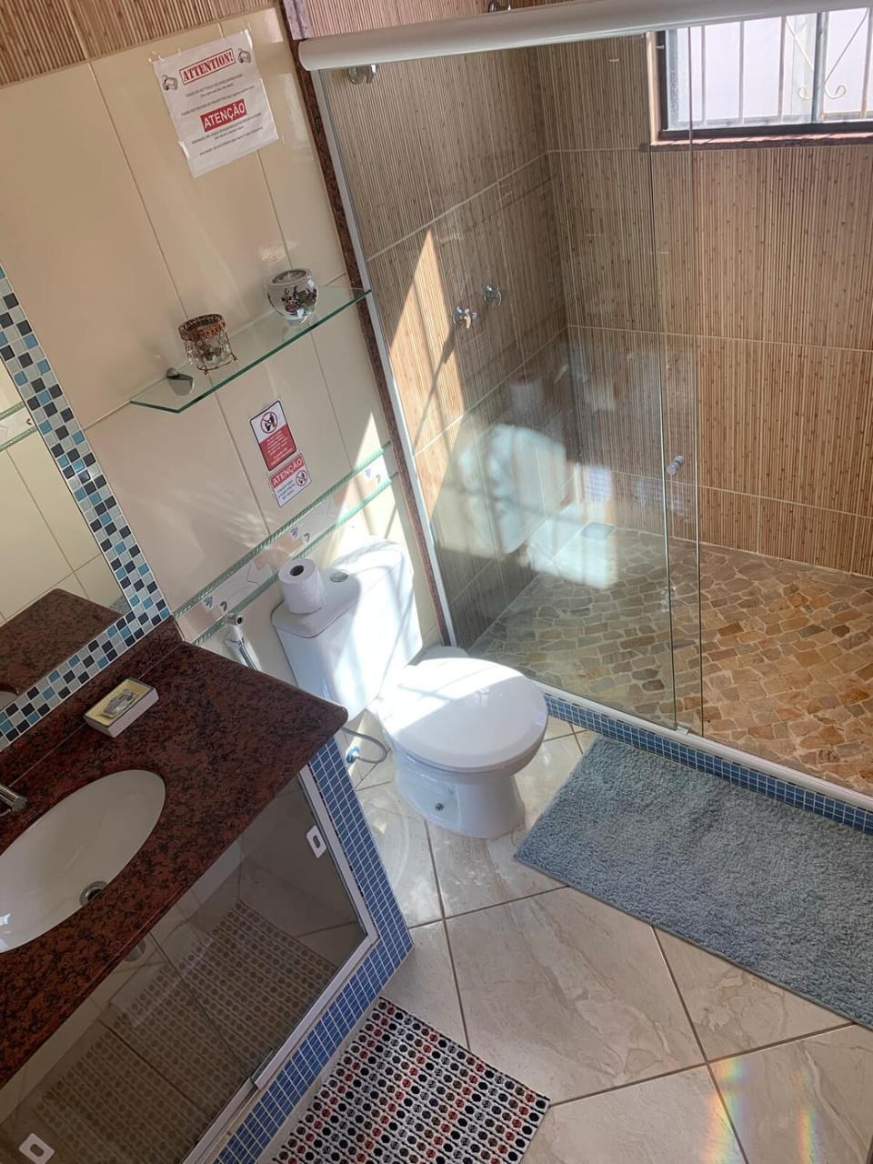 Shower, Toilet, Bathroom, towels