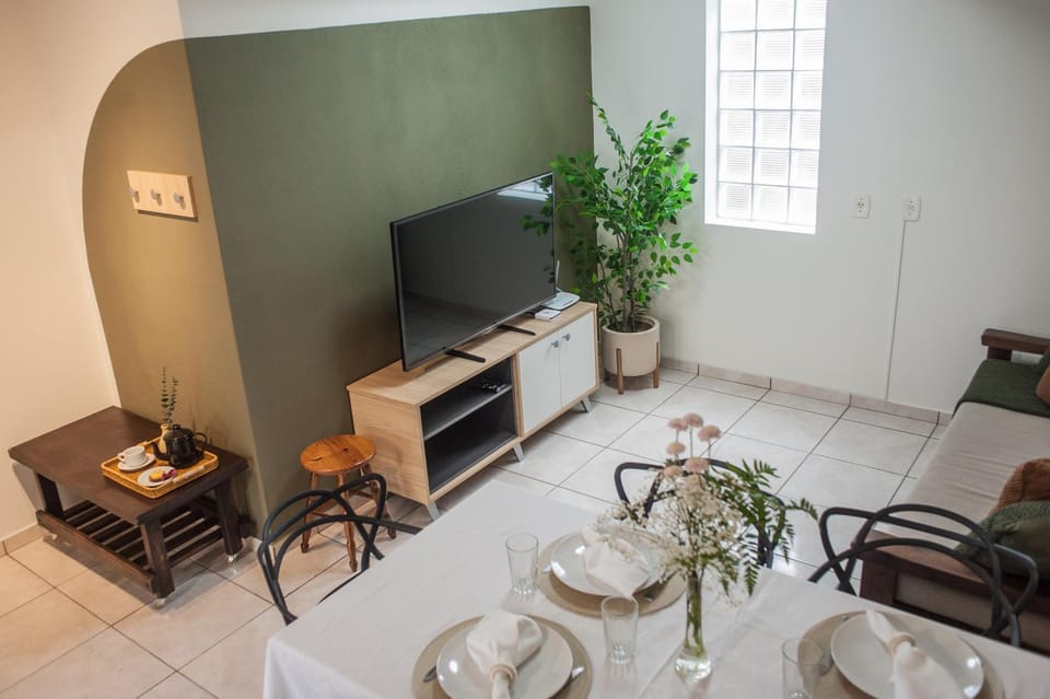 Communal lounge/ TV room, TV and multimedia, Living room, Seating area, Dining area, Evening entertainment