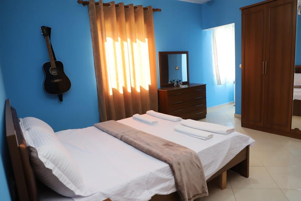 Bed, TV and multimedia, Photo of the whole room, Bedroom, wardrobe