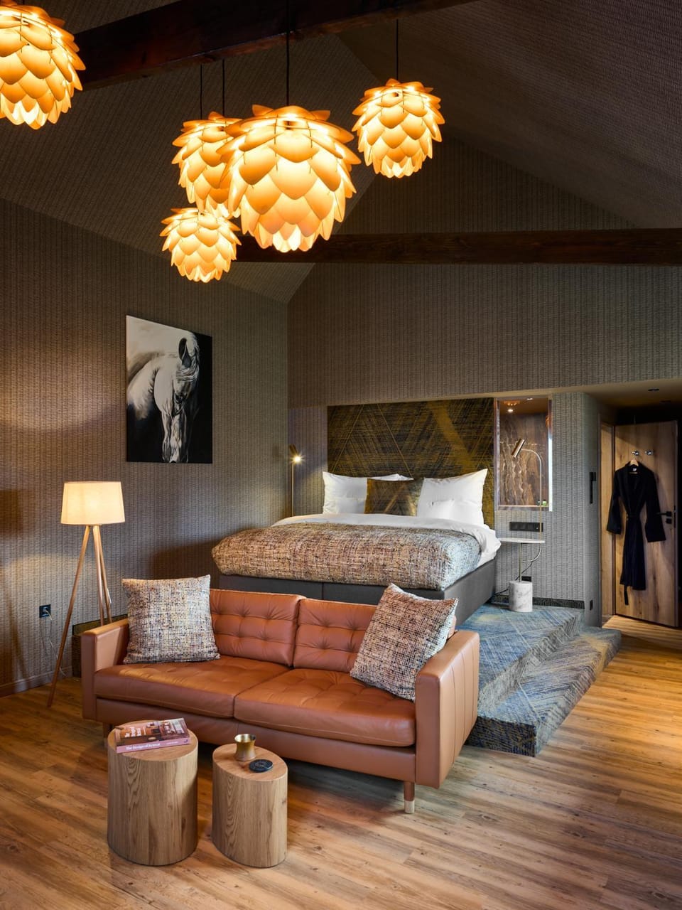 Bed, Photo of the whole room, Seating area, Bedroom