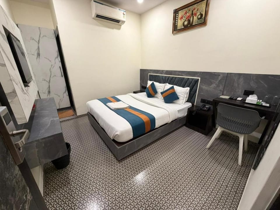 Hotel Diamond - Lokhanwala Andheri Hotel in Mumbai