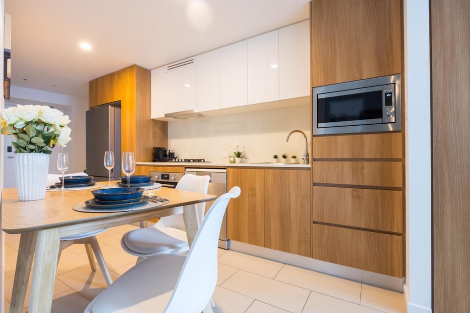 Heart of Brisbane - Skytower CBD Getaway - Level 40 Pool & Gym - Walk Everywhere Apartment in Kangaroo Point