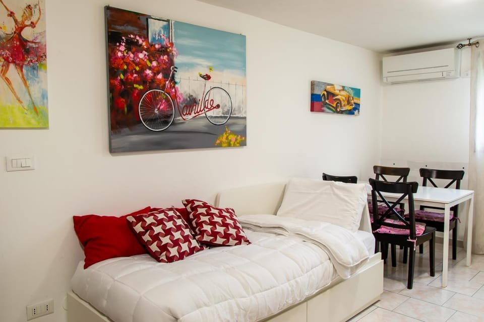 Living room, Dining area, air conditioner