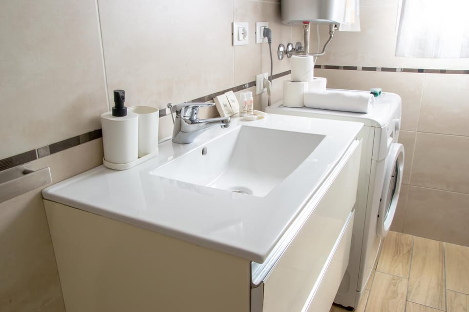 Bathroom, washing machine