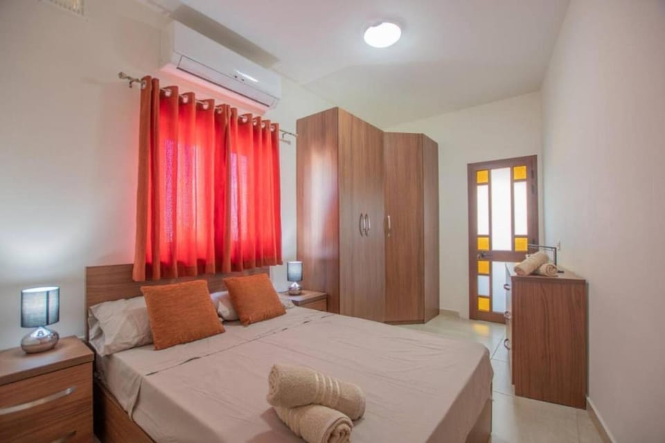 Bed, Photo of the whole room, Bedroom, wardrobe, air conditioner