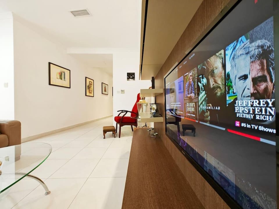 Communal lounge/ TV room, TV and multimedia, Living room, Seating area