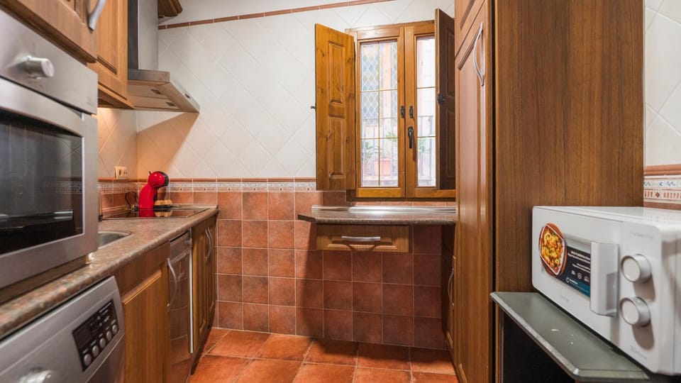 Kitchen or kitchenette, microwave, oven
