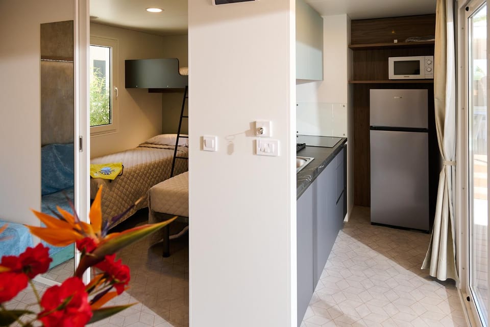 Kitchen or kitchenette, Bedroom