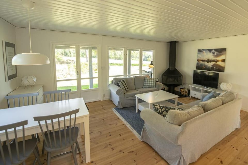 TV and multimedia, Living room, Dining area