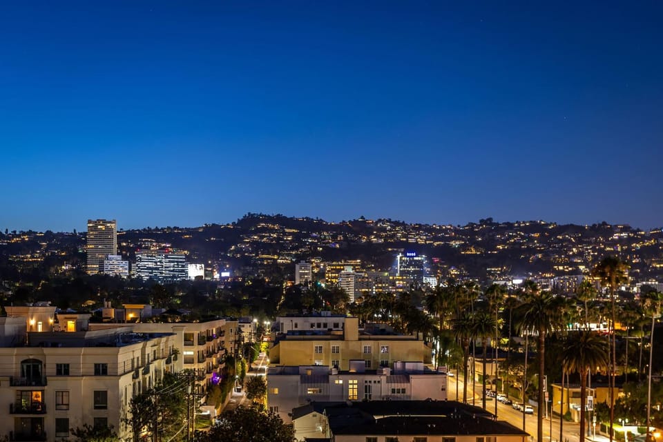 Beverly Hills Private Residence with Rooftop Jacuzzi Apartment in West Hollywood
